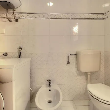 Cozy Apartment In Zambratija With Kitchen Apartment *