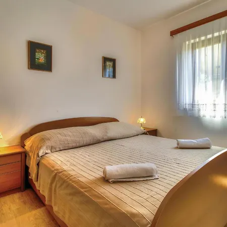 Cozy Apartment In Zambratija With Kitchen
