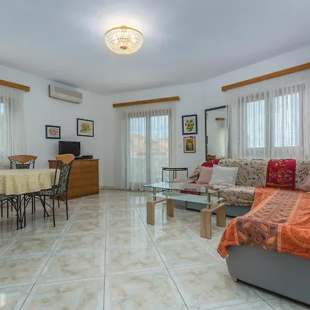 2 Bedroom Front In * זמברטיה