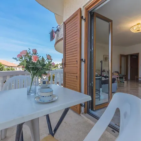 2 Bedroom Front In דירה *